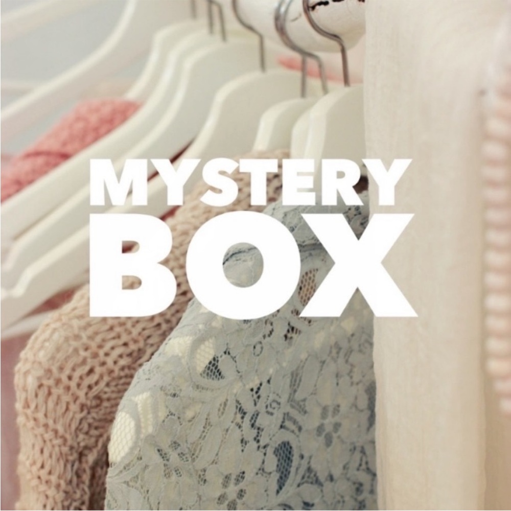 30 pieces women mystery clothing thrift boutique liquidation box bundle box